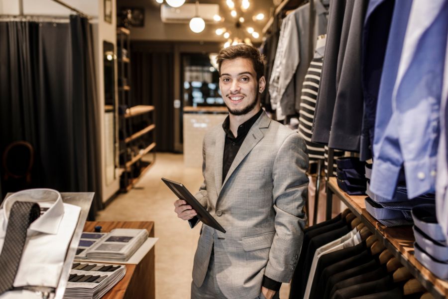 how to manage a clothing store